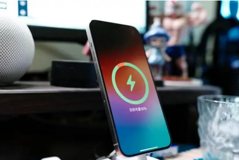 南县苹果15换屏服务分享用什么充电器给iPhone15充电更好 